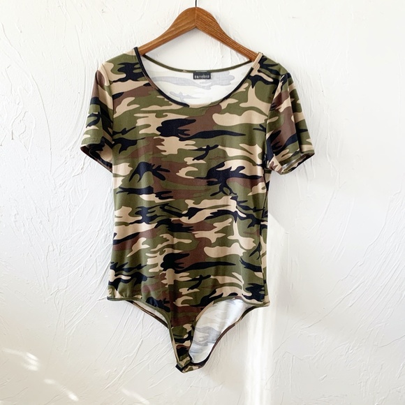 Forever 21 Fitted Short Sleeve Camo Bodysuit - Picture 3 of 6